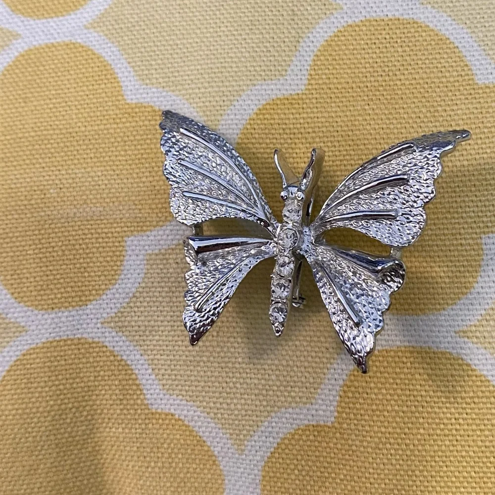 Vintage Signed GERRY’S Silver Tone Textured Butterfly Brooch W Rhinestone Accent